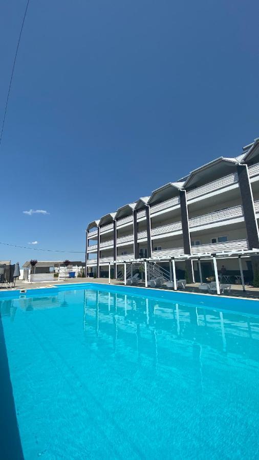 Lazurit Family Hotel Lazurne Esterno foto