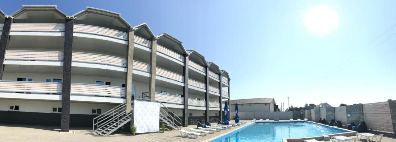 Lazurit Family Hotel Lazurne Esterno foto