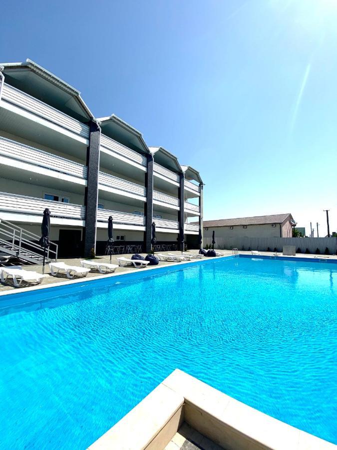 Lazurit Family Hotel Lazurne Esterno foto